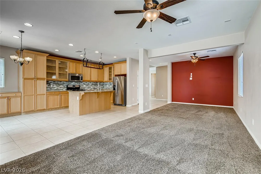 5 bed, 4.0 bath, 2407 sqft, $3,000 — Photo 4