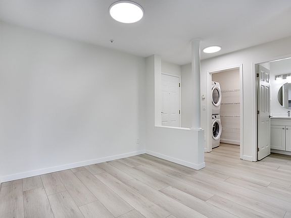 4th image of 20727 Douglas Cres #302