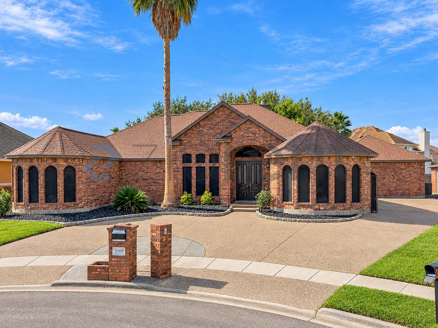 5 bed, 3.5 bath, 2788 sqft, $2,469 — Photo 2