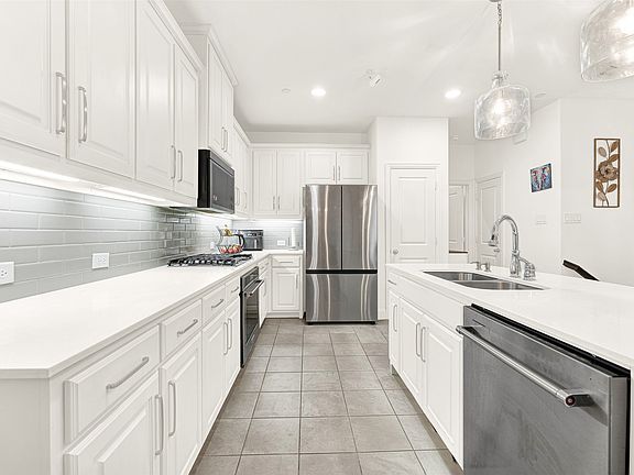 5th image of 108 Canonbury Dr