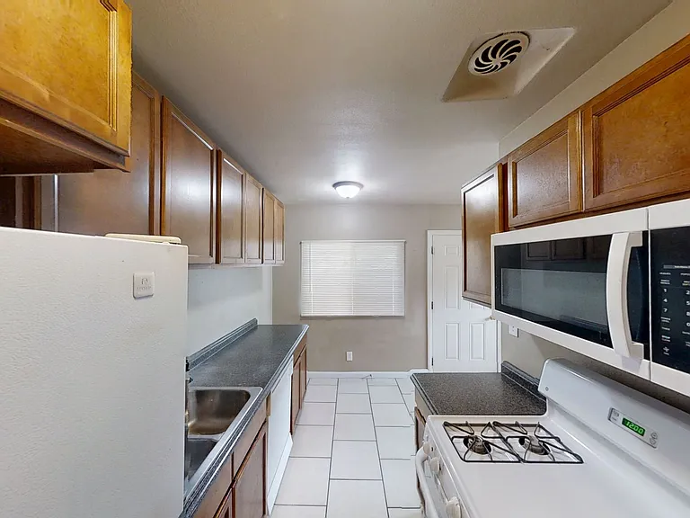 34059 Avenue J — Photo 5
