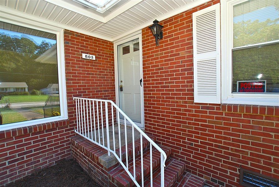 2nd image of 805 Ravenwood Dr