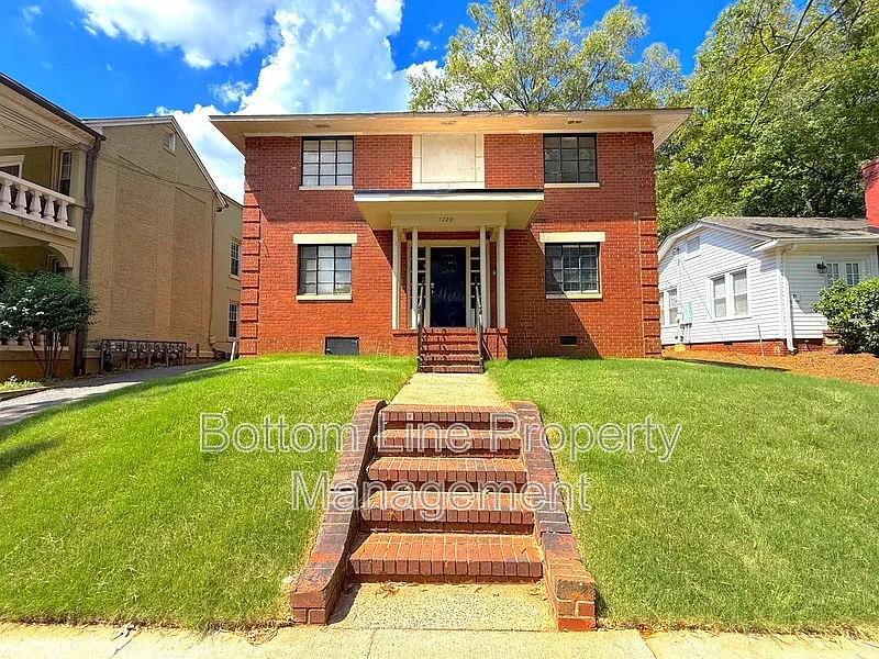 1720 Garden Ter — Photo 1