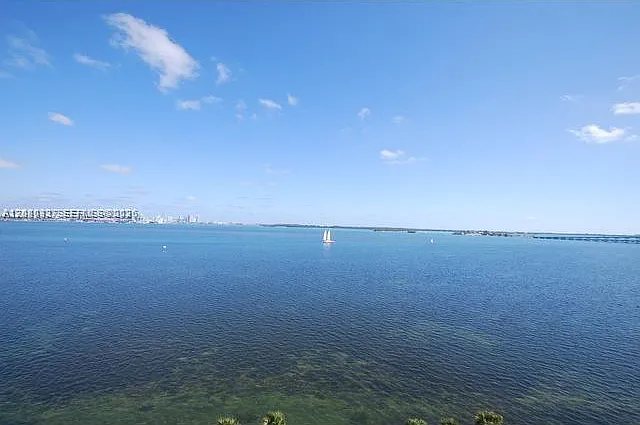 Bayshore Place Condo — Photo 4