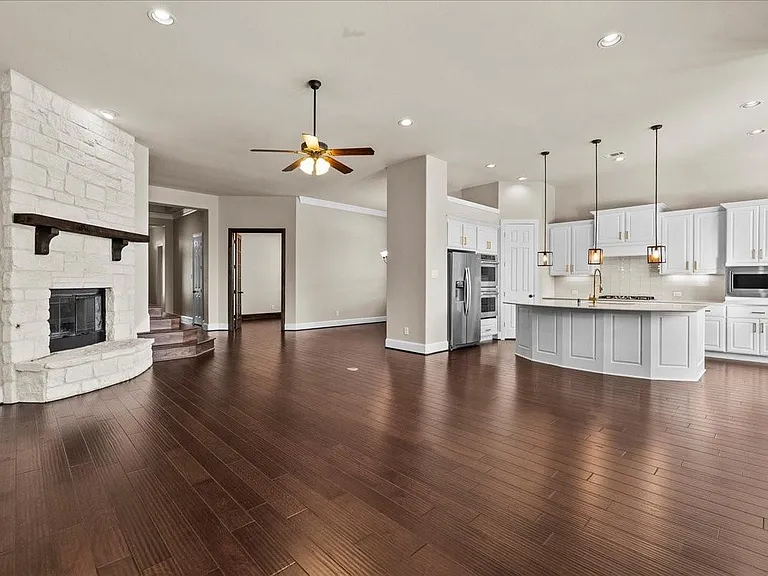1117 Hancock Springs Ln — Photo 3