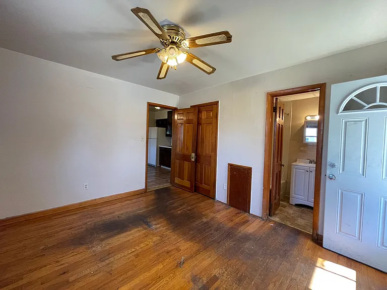 519-521 E Broad St — Photo 12