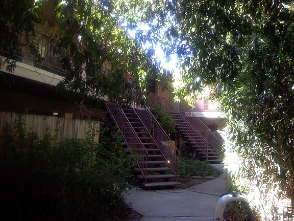 4th image of 405 N Marengo Ave #8