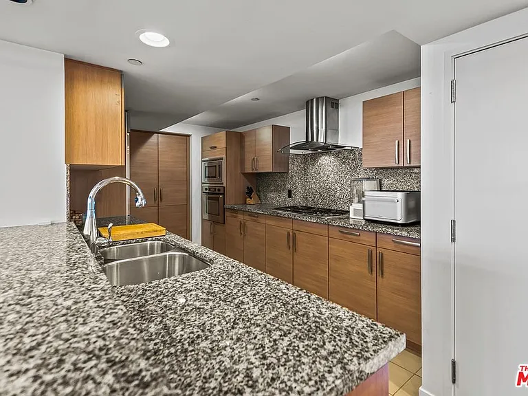 13650 Marina Pointe Dr #1706 — Photo 4