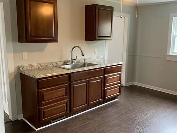 4th image of 110 Ontario St