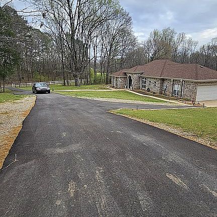 4th image of 1010 Centerpoint Dr