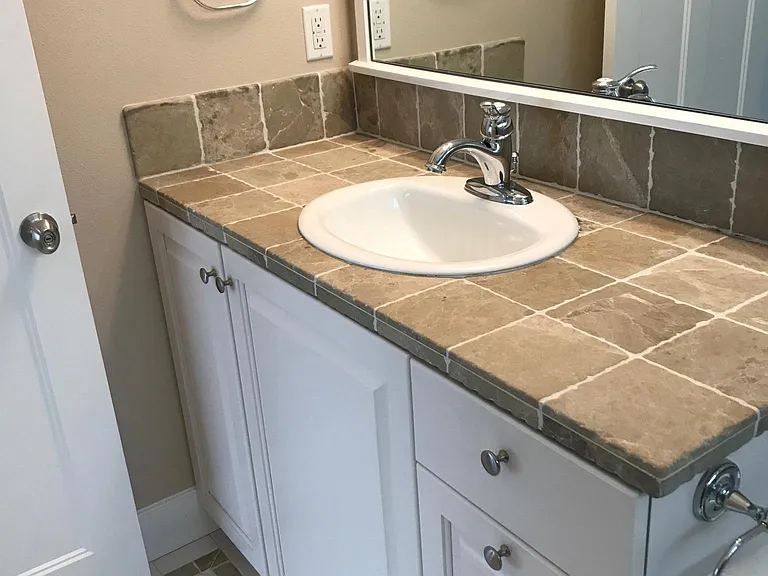 Full Bathroom in 2nd Bedroom