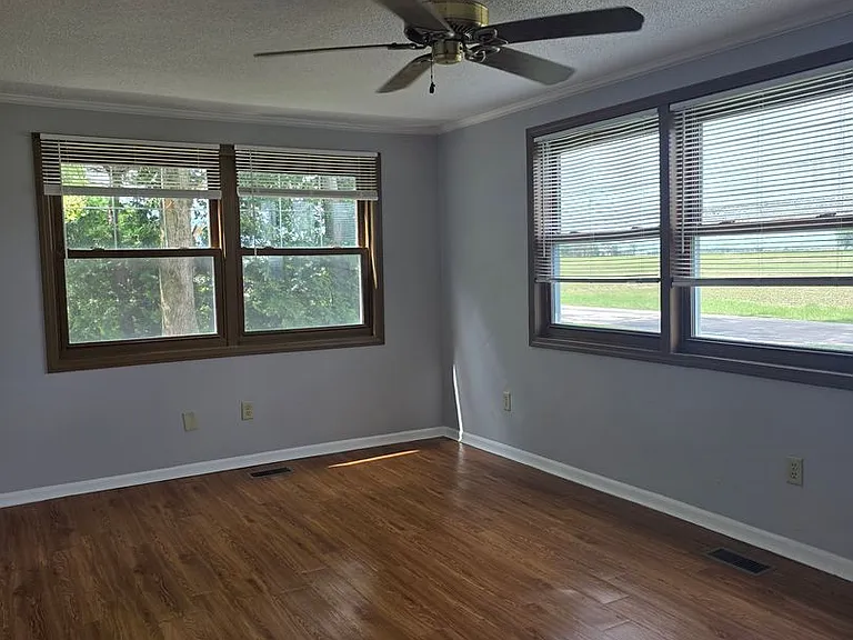 6172 Loe Rd — Photo 38
