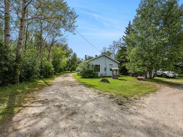 9031 Beachwood Rd, Wasaga Beach, ON L9Z 2X9