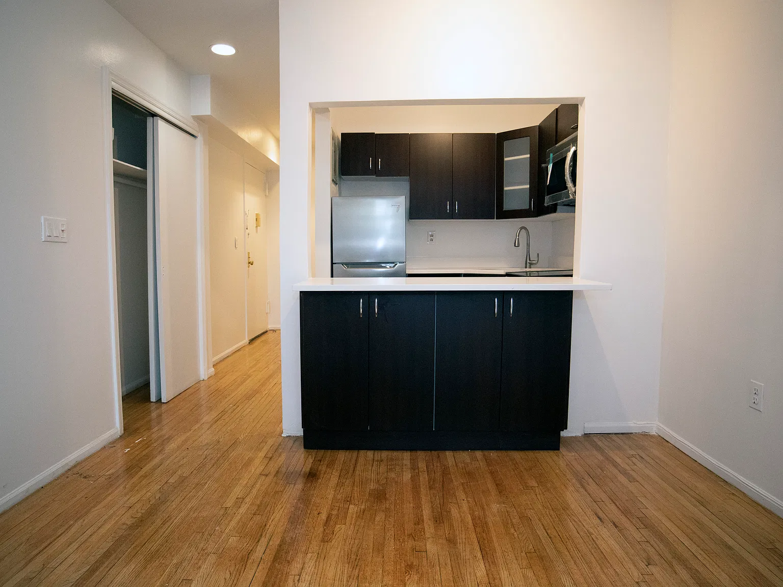 220 West 14th Street — Photo 4
