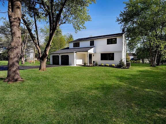 2nd image of 258 Hawthorne Cir