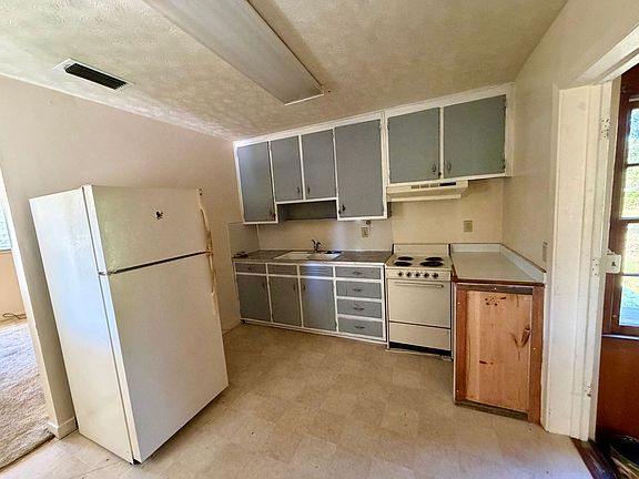 2nd image of 2224 Edgewood Dr