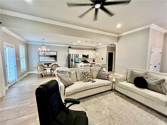 5th image of 123 Summer Cypress Ln