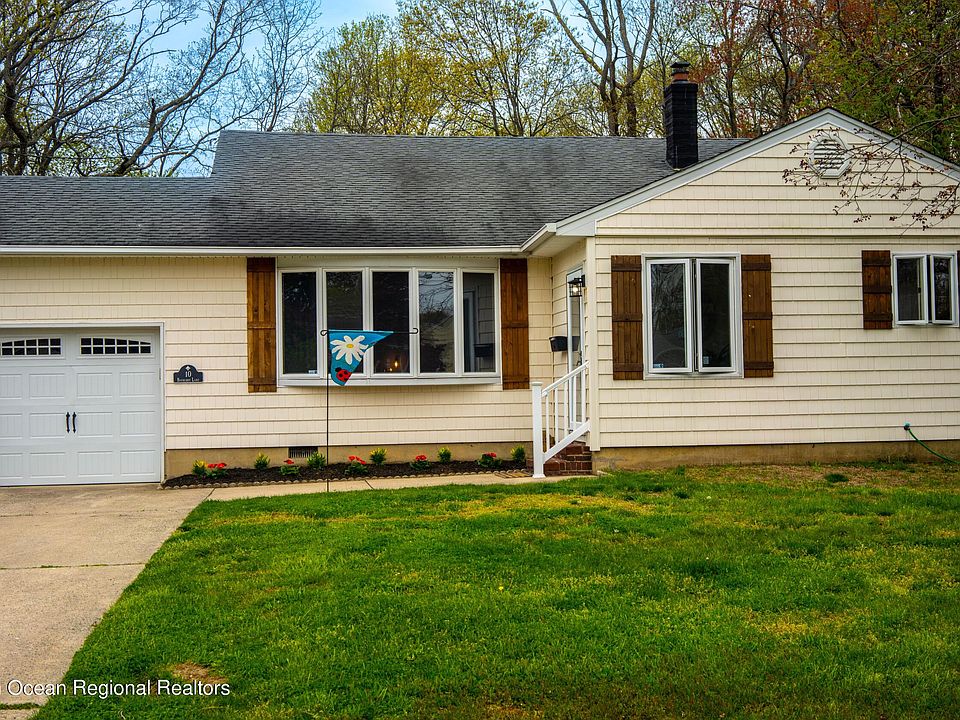 1st image of 10 Bayberry Ln