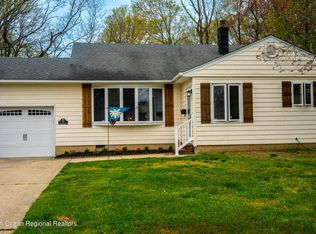 10 Bayberry Ln, Middletown, NJ 07748