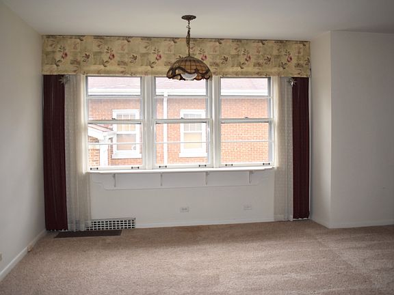4th image of 611 S Ardmore Ave