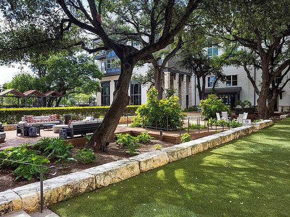 Lakeline_amenity_bocce ball
