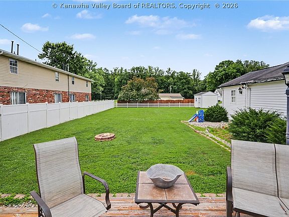 5th image of 950 Roosevelt Blvd