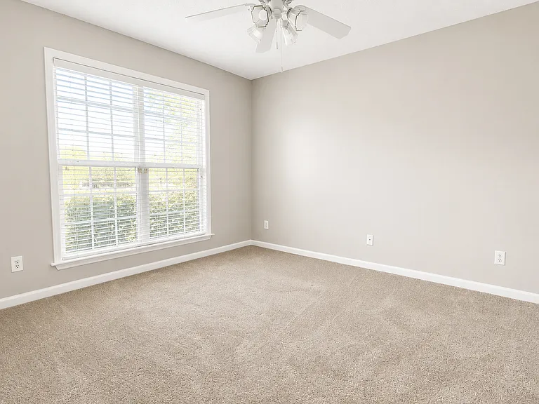 3829 Edinburg Cir — Photo 22