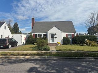 75 Underhill Avenue, Hicksville, NY 11801