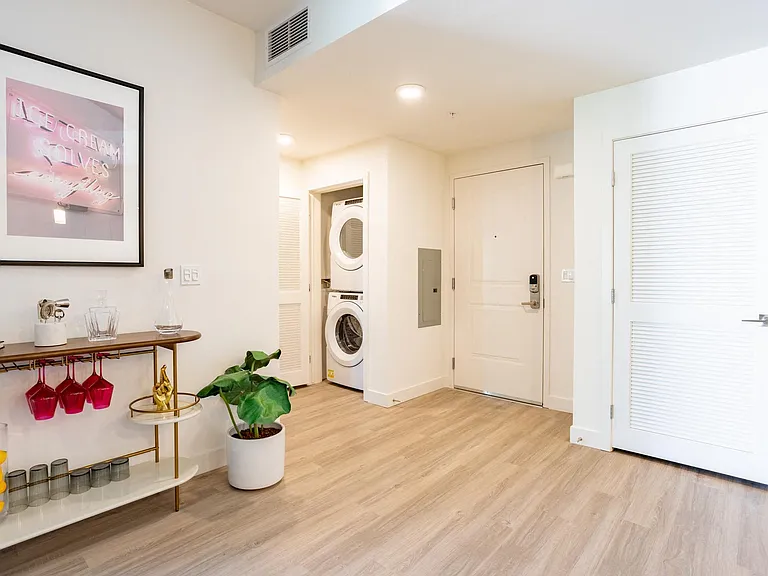 Chandler Apartments in North Hollywood — Photo 16