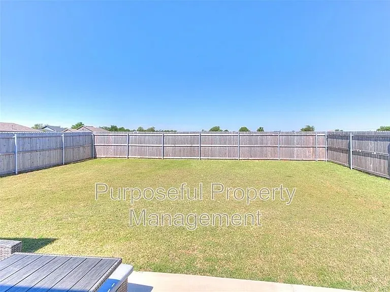 8701 Ricard Dr — Photo 28
