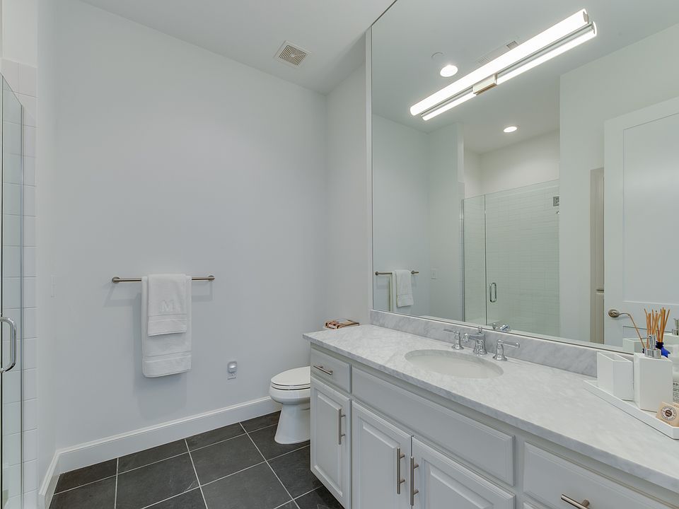 1st image of 418 NE 2nd St