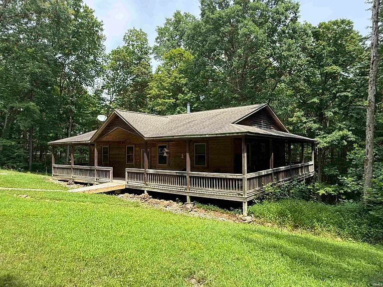 4666 N Pine Dr — Photo 1