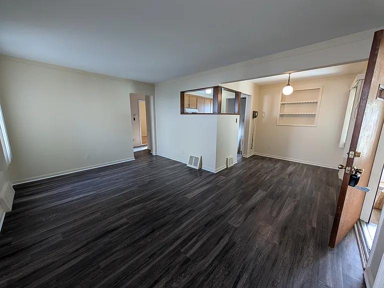 184 W Strathmore Ave — Photo 2