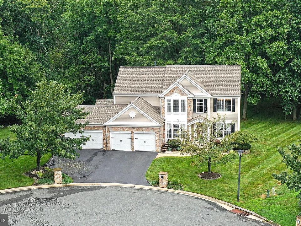1st image of 206 Campus Lakes Ct