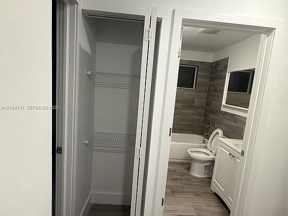 5th image of 486 E 30th St #202