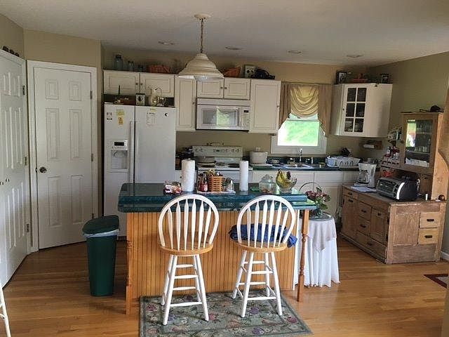 2nd image of 1480 Grassy Lick Rd