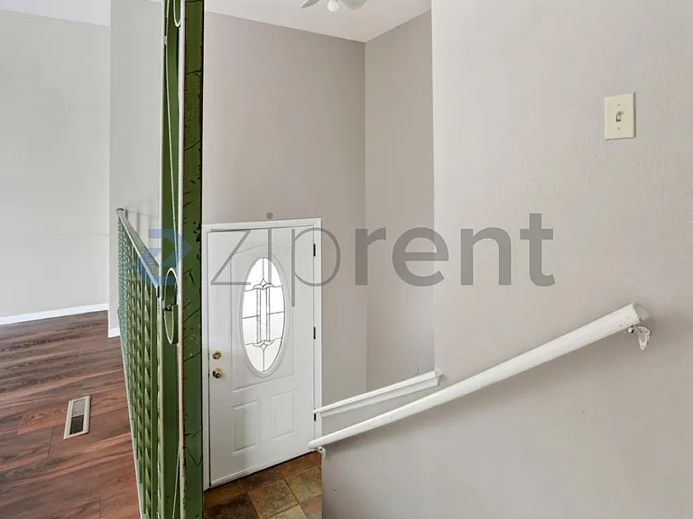 1804 S Whitcomb St — Photo 4