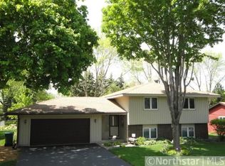 9521 Saratoga Ln N, Maple Grove, MN 55369