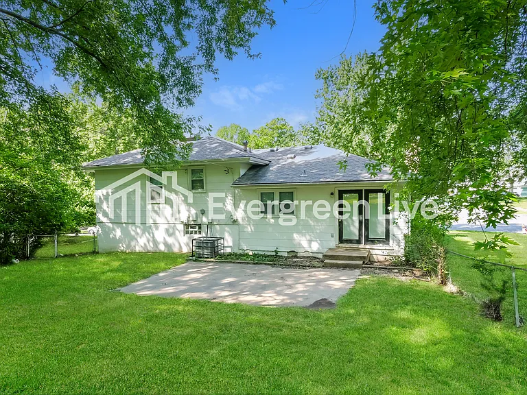 11819 Armitage Dr — Photo 15
