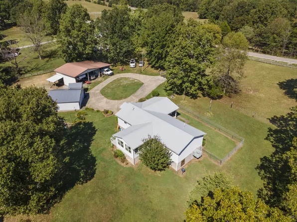 3859 Erin Rd, Mc Ewen, TN 37101