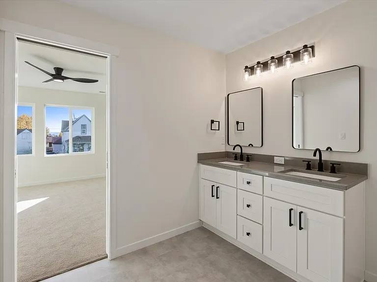 717 E Lacrosse Ave #1 — Photo 19