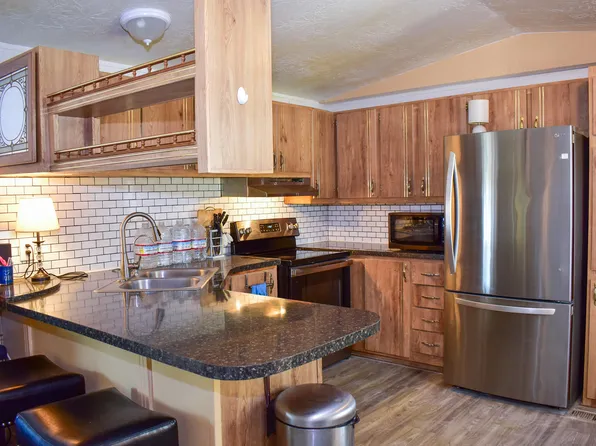 742 2nd Ave Space 1, Gold Hill, OR 97525