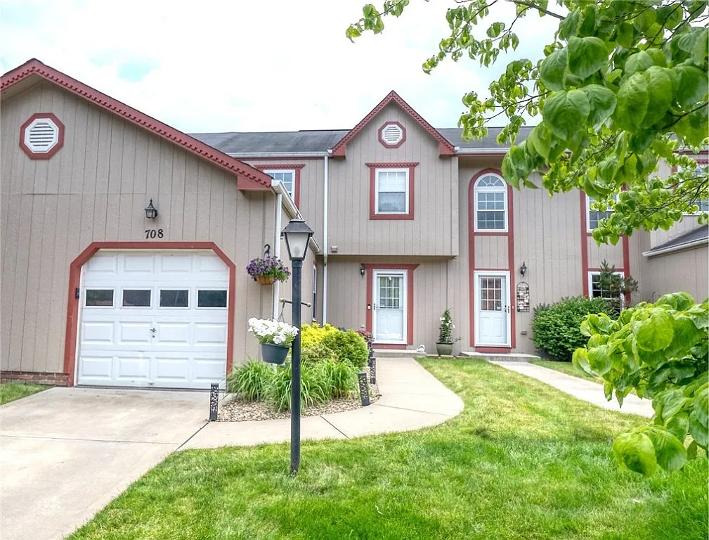 708 Sunset Cir photo 1