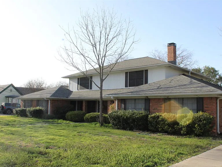 535 W Prairie Lea St — Photo 1
