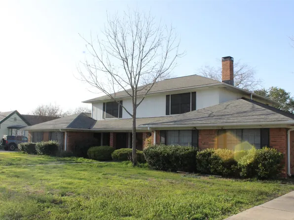 535 W Prairie Lea St, Lockhart, TX 78644