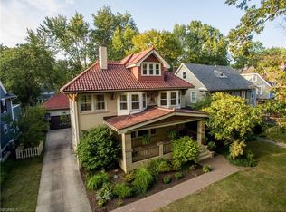 2809 Scarborough Rd, Cleveland Heights, OH 44118