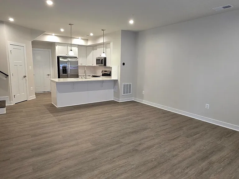 2542A Verona Pl — Photo 4