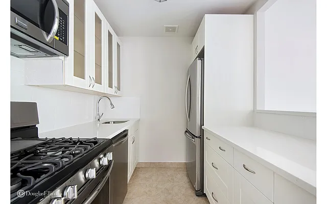 Rented by Douglas Elliman | media 2