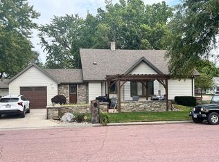208 Andrews St, Mitchell, SD 57301