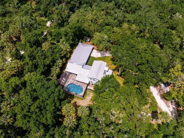 3330 SW 25th Street, Vero Beach, FL 32968